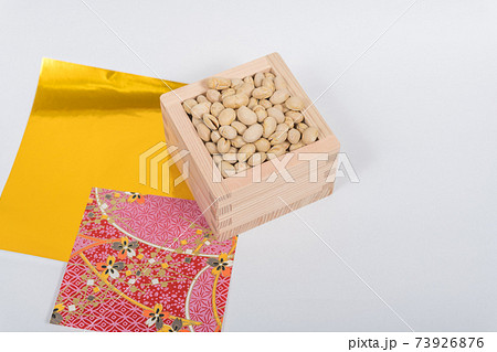 【節分イメージ 豆まき】 【節分イメージ 豆まき】 73926876