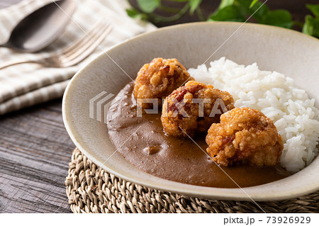 こんがりキツネ色の唐揚げカレー こんがりキツネ色の唐揚げカレー 73926929