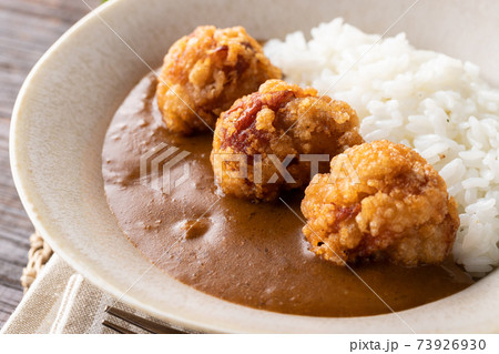 こんがりキツネ色の唐揚げカレー こんがりキツネ色の唐揚げカレー 73926930