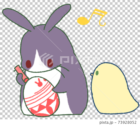 イースターエッグをつくるうさぎ（黒白色）とひよこのイラスト素材