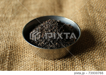 紅茶の茶葉。 73930766