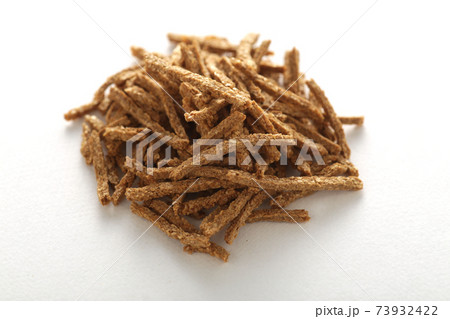 色々な種類のシリアルやグラノーラ 73932422