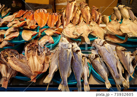 市場 魚市場 魚屋 73932605