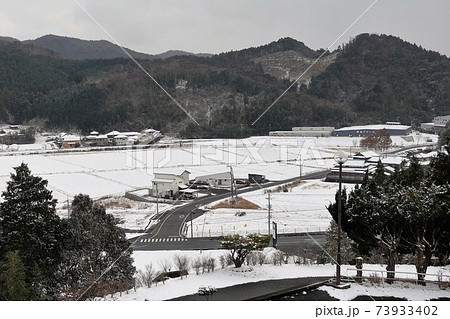 寒波襲来 美祢市県道31号線沿い冬景色 真名ファーム －2℃の写真素材  