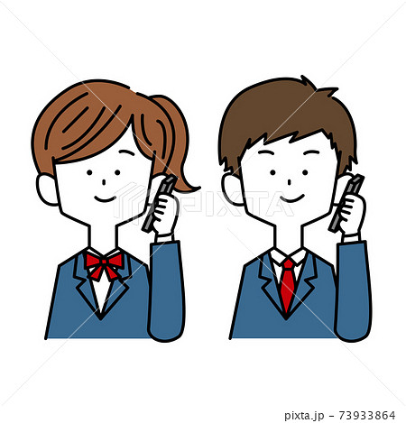 スマホで電話をかける学生男女 73933864