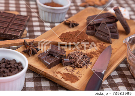 チョコレート菓子を手作りする時の材料イメージ 73933999