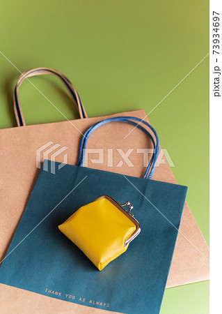 ペーパーショッパー(手提げ紙袋)とガマグチ ペーパーショッパー(手提げ紙袋)とガマグチ 73934697