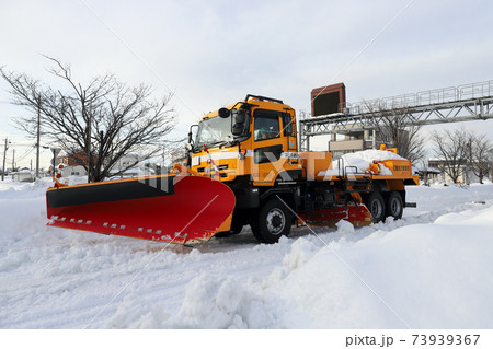 令和3年豪雪 国道8号線を除雪中（福井県 坂井市 丸岡町 一本田交差点付近） 73939367