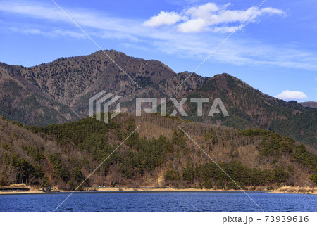 青空と御坂黒岳の山容 青空と御坂黒岳の山容 73939616
