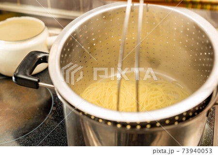 パスタの調理 パスタの調理 73940053