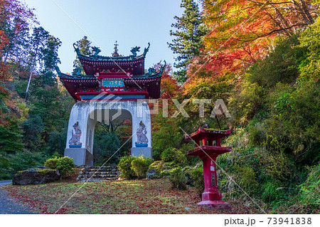 (埼玉県)秋の白雲山鳥居観音 玉華門 (埼玉県)秋の白雲山鳥居観音 玉華門 73941838