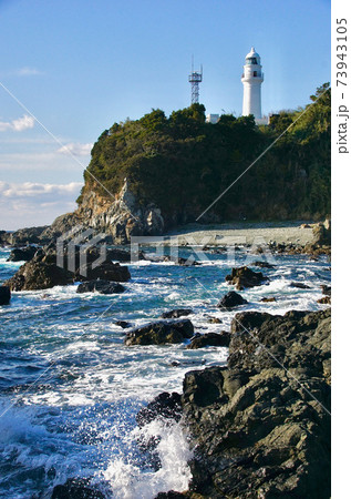 荒波打ち寄せる本州最南端 潮岬灯台 和歌山県東牟婁郡串本町 荒波打ち寄せる本州最南端 潮岬灯台 和歌山県東牟婁郡串本町 73943105