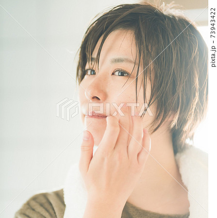 女性の暮らし 73943422
