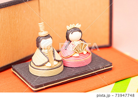 クラフトバンドと雛祭りの写真素材