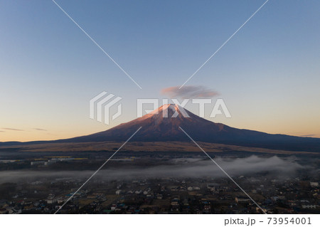 富士山 紅富士 朝焼け 忍野村 富士山 紅富士 朝焼け 忍野村 73954001