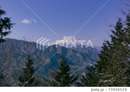 登山　山頂　富士山　眺望 73956529