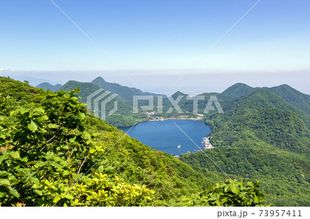 榛名山掃部ヶ岳登山道から見た外輪山と榛名湖の写真素材