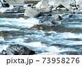 清流透き通った川 73958276