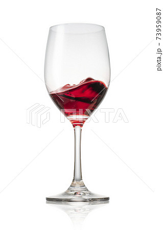 グラスに注がれた赤ワイン グラスに注がれた赤ワイン 73959087