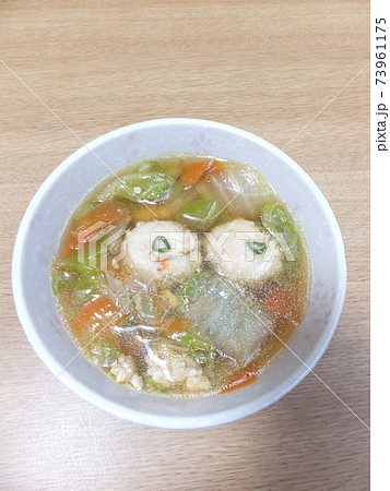 白菜たっぷり♪家庭の鶏団子スープ 73961175