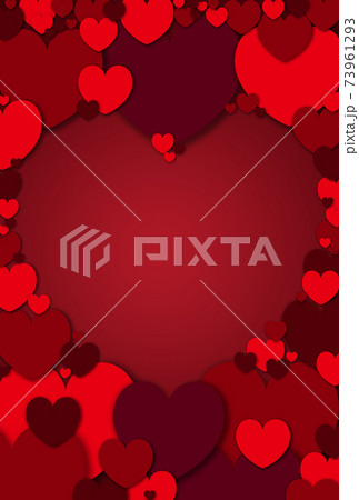 バレンタイン素材 大中小の赤いハートで作られたハート形フレーム 縦 他色有り 73961293