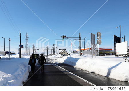 令和3年豪雪 3日目の丸岡町風景(福井県 坂井市 丸岡町) 令和3年豪雪 3日目の丸岡町風景(福井県 坂井市 丸岡町) 73961652