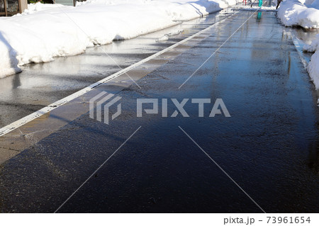 令和3年豪雪 3日目の丸岡町風景（福井県 坂井市 丸岡町） 73961654