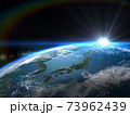 地球　日本列島を望む　サンライズ　日本の夜明け 73962439