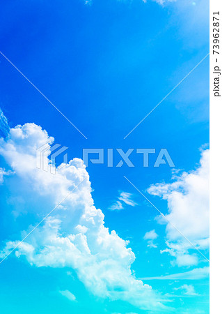 大空と入道雲 73962871