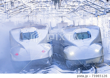 東海道新幹線　冬の米原駅　走行イメージ 73965126