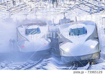 東海道新幹線 冬の米原駅 走行イメージ 東海道新幹線 冬の米原駅 走行イメージ 73965129