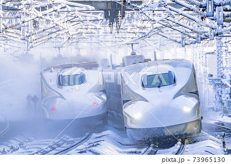 東海道新幹線　冬の米原駅　走行イメージ 73965130