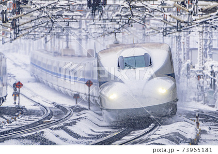 東海道新幹線 冬の米原駅 走行イメージ 東海道新幹線 冬の米原駅 走行イメージ 73965181