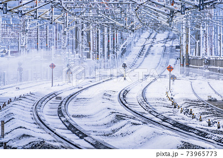 東海道新幹線 冬の米原駅 走行イメージ 東海道新幹線 冬の米原駅 走行イメージ 73965773