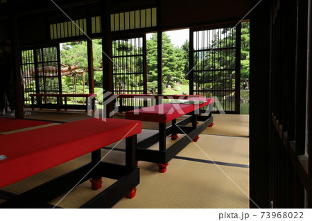 薬草畑と隣り合う鳥の声が響く池泉回遊式庭園 薬草畑と隣り合う鳥の声が響く池泉回遊式庭園 73968022