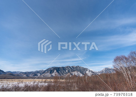 戦場ヶ原　奥日光戦場ヶ原　山　奥日光　栃木県　日光市　山林　自然　雲　山岳　冬　冬山　針葉樹　雪 73970318