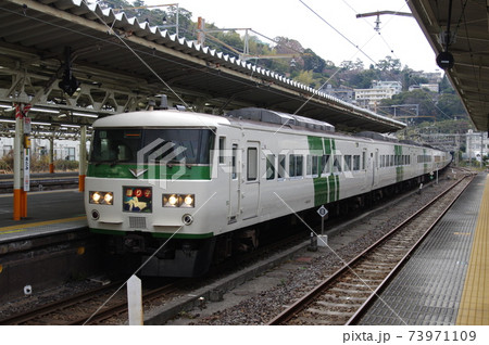 東海道本線 185系特急踊り子号 熱海駅切り離し1 東海道本線 185系特急踊り子号 熱海駅切り離し1 73971109