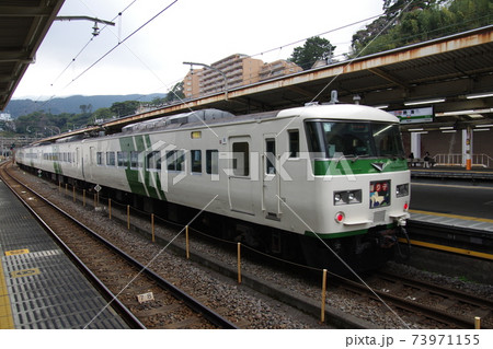 東海道本線 185系特急踊り子号 修善寺行発車 東海道本線 185系特急踊り子号 修善寺行発車 73971155
