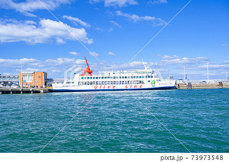 香川県、高松港、フェリー、海、快晴 73973548