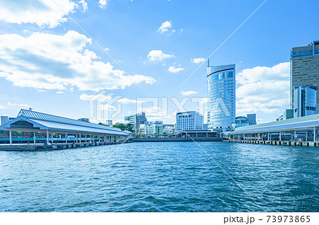 香川県、高松港、フェリー、海、快晴 香川県、高松港、フェリー、海、快晴 73973865
