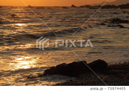 潮岬海岸から見た春の夕景 潮岬海岸から見た春の夕景 73974405