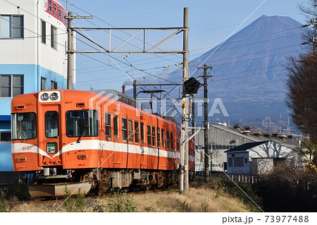 冬空の単線区間をゆく岳南電車9000形 冬空の単線区間をゆく岳南電車9000形 73977488