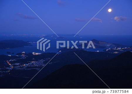 朝熊山頂展望台からの夜景(三重県伊勢市) 朝熊山頂展望台からの夜景(三重県伊勢市) 73977584