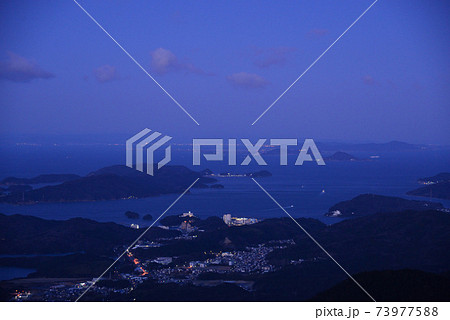 朝熊山頂展望台からの夜景（三重県伊勢市） 73977588