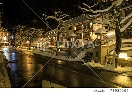 城崎温泉 夜景　雪景色 73980165
