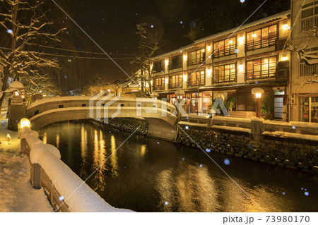 城崎温泉 夜景　雪景色 73980170