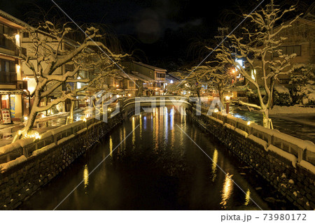 城崎温泉 夜景　雪景色 73980172