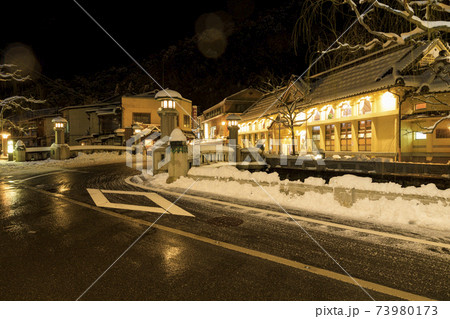 城崎温泉 夜景 雪景色 城崎温泉 夜景 雪景色 73980173