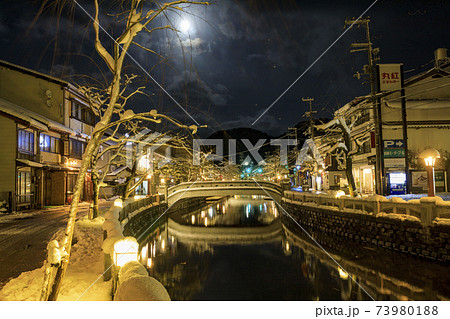 城崎温泉 夜景　雪景色 73980188