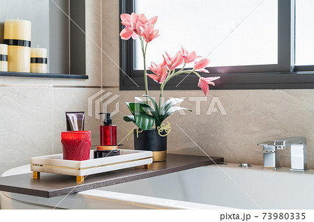 modern white bath tub modern white bath tub 73980335
